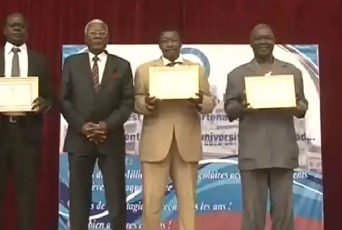 Remise des prix aux Directeurs des meilleurs lycées. N'Djamena.