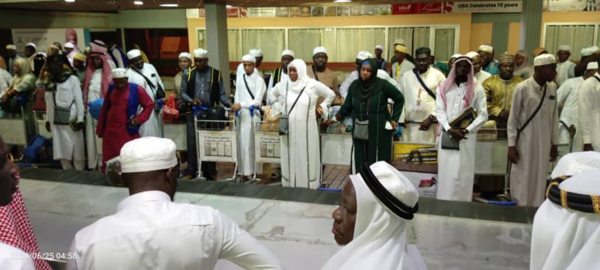 Premier contingent de pèlerins camerounais de retour du Hadj 2024 ! Premier contingent de pèlerins camerounais de retour du Hadj 2024 !