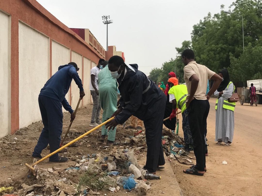 Tchad : L'Union des OSC de N'Djamena prend l'initiative pour une ville propre : Une action citoyenne exemplaire Tchad : L'Union des OSC de N'Djamena prend l'initiative pour une ville propre : Une action citoyenne exemplaire