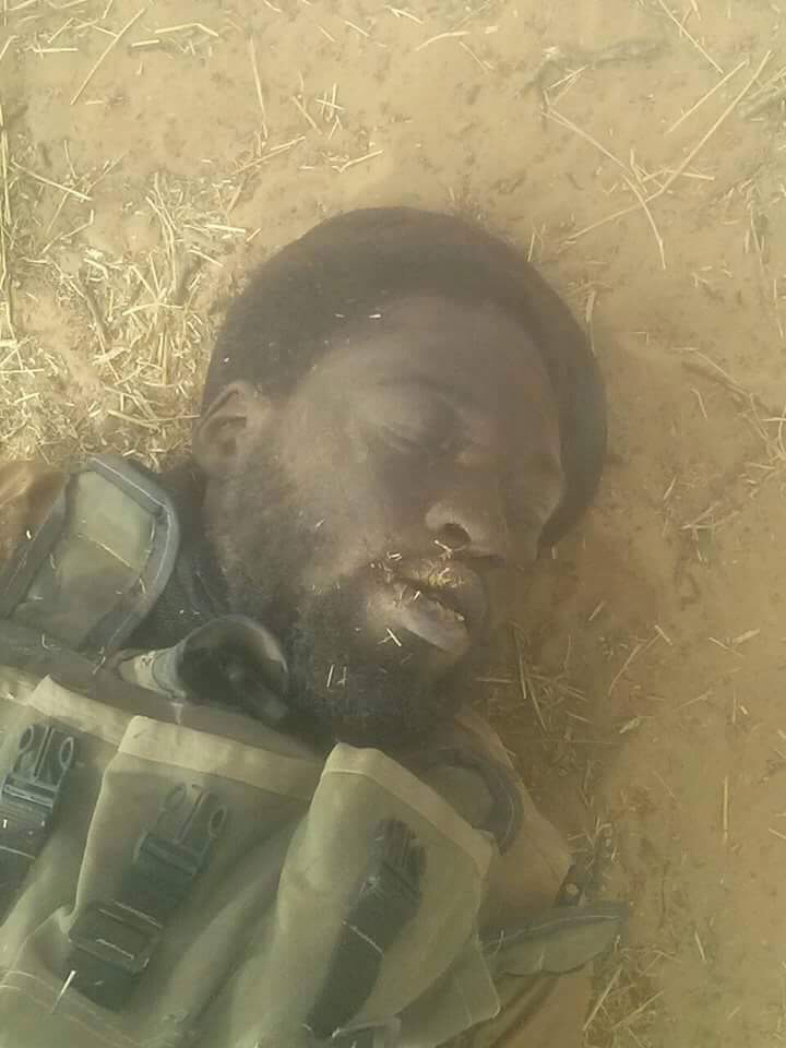 Une photo d'un combattant de Boko Haram qui ressemble à leur leader, Abubakar Shekau. Crédits: Sources