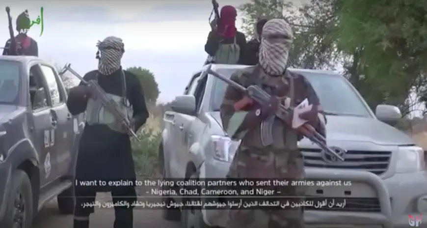 Des combattants de Boko Haram s'expriment dans une vidéo filmée par le groupe.