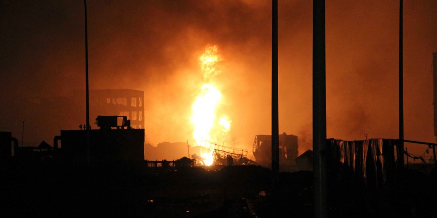 L'explosion à Tianjin a fait au moins 14 morts et 400 blessés, selon un bilan provisoire © STR / AFP L'explosion à Tianjin a fait au moins 14 morts et 400 blessés, selon un bilan provisoire © STR / AFP