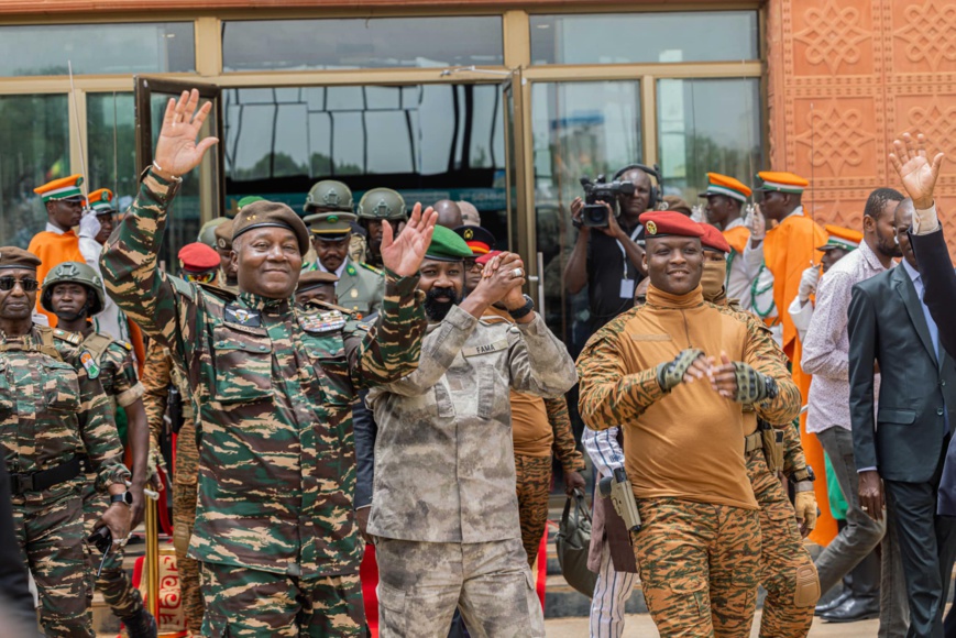 Le Mali, le Burkina et le Niger approuvent le Traité portant création de la Confédération AES Le Mali, le Burkina et le Niger approuvent le Traité portant création de la Confédération AES