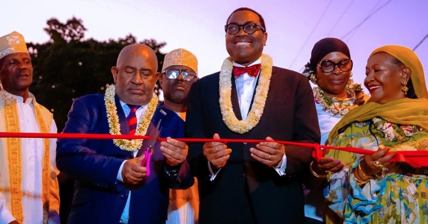 Le progrès en marche : les Comoriens célèbrent la construction d'une route transformatrice Le progrès en marche : les Comoriens célèbrent la construction d'une route transformatrice