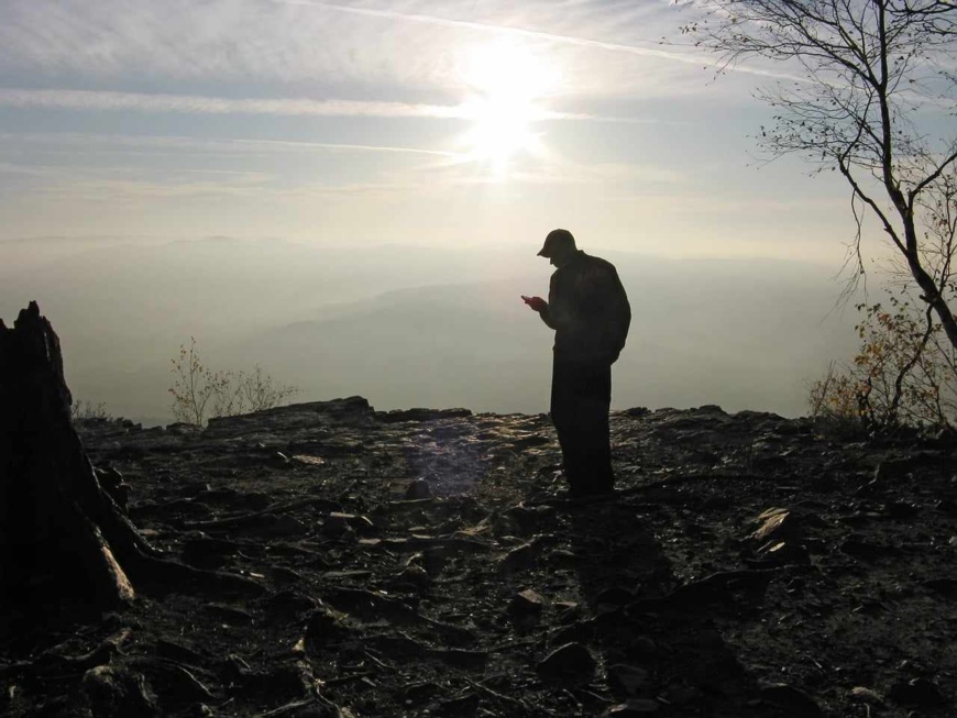 Afrique : solitude et isolement, réalités dans nos sociétés Afrique : solitude et isolement, réalités dans nos sociétés