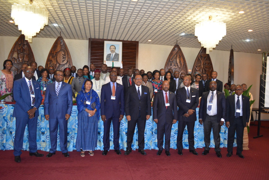 La photo de famille à l'issue de l'ouverture des travaux. La photo de famille à l'issue de l'ouverture des travaux.