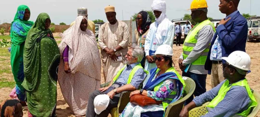 Tchad : le représentant-résident de la Banque mondiale échange avec les bénéficiaires du projet PARCA Tchad : le représentant-résident de la Banque mondiale échange avec les bénéficiaires du projet PARCA