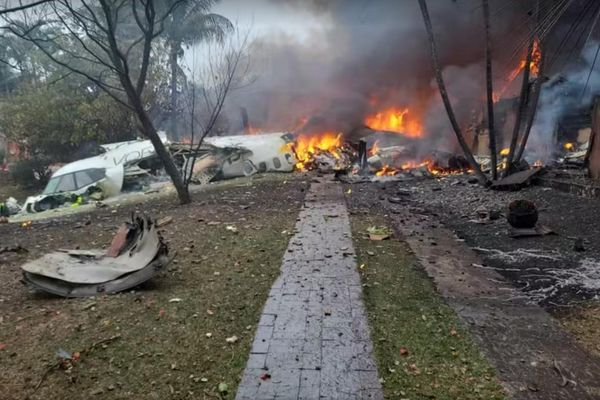 Les images terribles de ce crash, qui pourrait faire plus de 60 victimes. • © Compte X @aviationbrk Les images terribles de ce crash, qui pourrait faire plus de 60 victimes. • © Compte X @aviationbrk