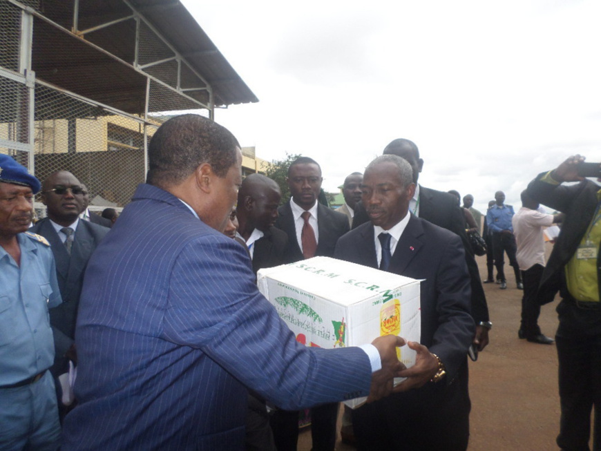 Lutte contre Boko Haram: L’effort de guerre de la diaspora camerounaise de Guinée-Equatoriale Lutte contre Boko Haram: L’effort de guerre de la diaspora camerounaise de Guinée-Equatoriale