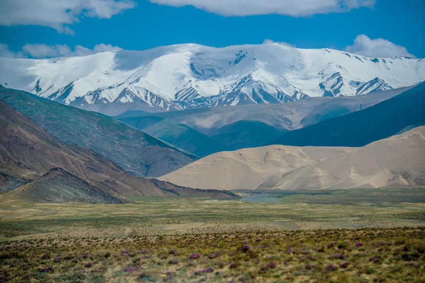 Photo shows the Hoh Xil National Nature Reserve in northwest China's Qinghai province. (Photo by Zhao Guangliang/People's Daily Online) Photo shows the Hoh Xil National Nature Reserve in northwest China's Qinghai province. (Photo by Zhao Guangliang/People's Daily Online)