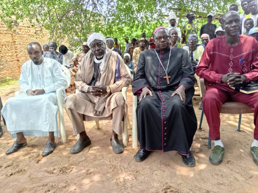 Tchad : le gouverneur de la Tandjilé sensibilise sur la cohabitation pacifique à Donomanga Tchad : le gouverneur de la Tandjilé sensibilise sur la cohabitation pacifique à Donomanga
