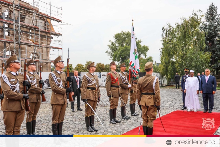 Tchad-Hongrie : Honneurs militaires au Président Mahamat Idriss Deby Tchad-Hongrie : Honneurs militaires au Président Mahamat Idriss Deby