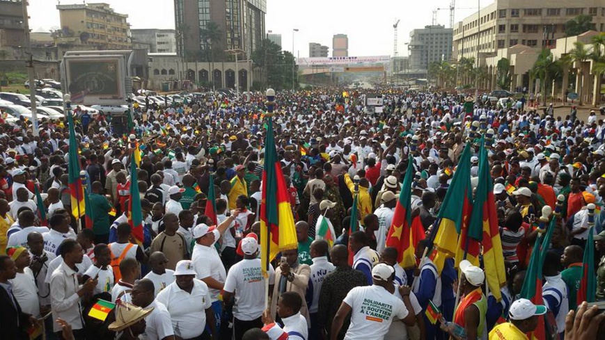 La population camerounaise au boulevard du 20 mai à Yaoundé.