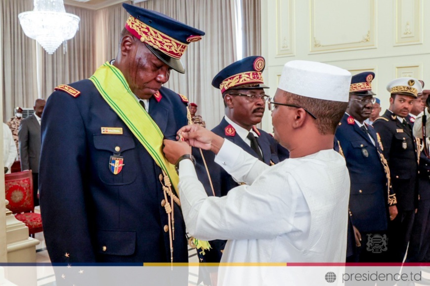 Tchad : le chef de l’Etat honore les membres de l’Ex-Conseil Militaire de Transition Tchad : le chef de l’Etat honore les membres de l’Ex-Conseil Militaire de Transition