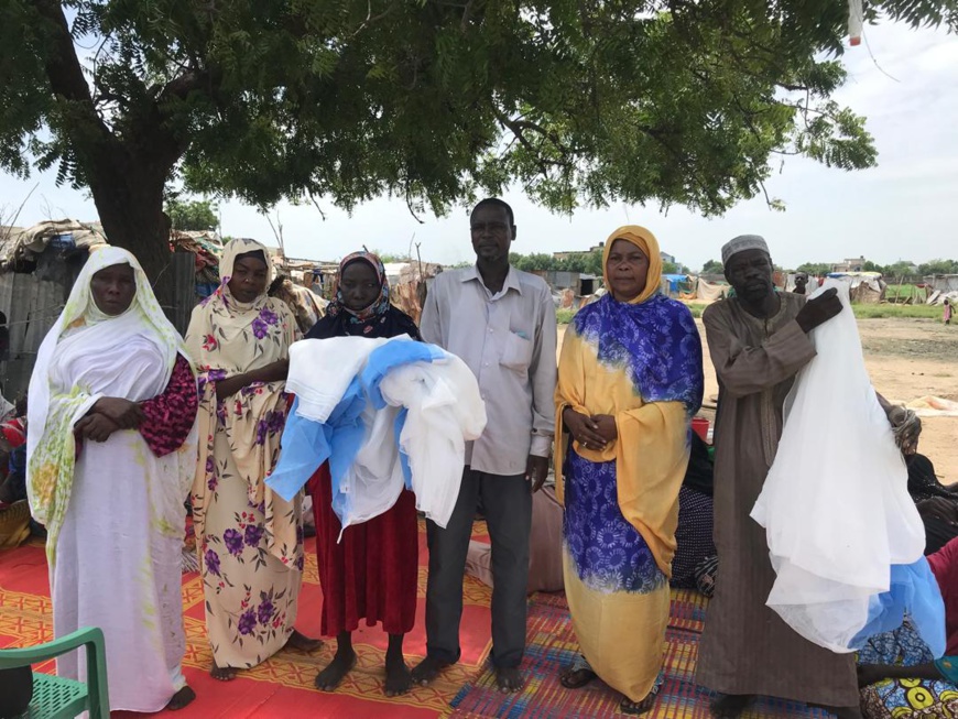 Tchad : des femmes mobilisées contre le paludisme et les inondations en distribuant des moustiquaires Tchad : des femmes mobilisées contre le paludisme et les inondations en distribuant des moustiquaires