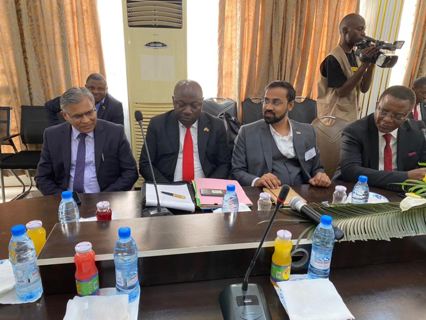 Cameroun : le ministre du Commerce reçoit des investisseurs indiens Cameroun : le ministre du Commerce reçoit des investisseurs indiens