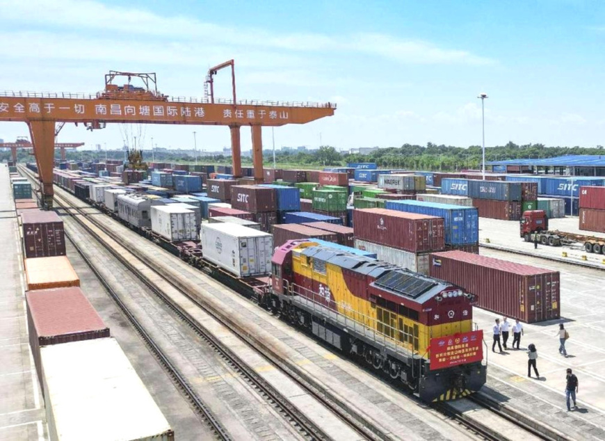 A cold-chain freight train carrying Thai durians arrives at a railway port in Nanchang, east China's Jiangxi province, July 11, 2024. (Photo by Li Jie/People's Daily Online) A cold-chain freight train carrying Thai durians arrives at a railway port in Nanchang, east China's Jiangxi province, July 11, 2024. (Photo by Li Jie/People's Daily Online)