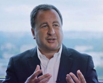 Stéphane Fouks, le magnat de la communication, au service du Cameroun. Stéphane Fouks, le magnat de la communication, au service du Cameroun.