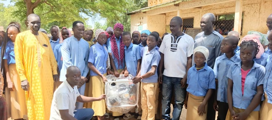 Tchad : une motopompe remise à l'inspection de l'enseignement primaire de Sarh urbain A Tchad : une motopompe remise à l'inspection de l'enseignement primaire de Sarh urbain A