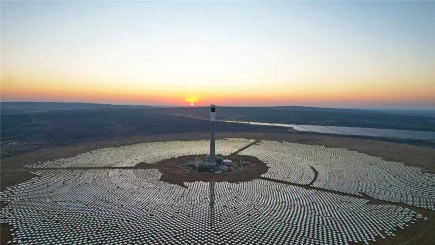 Photo shows the Chinese-built 100 MW Redstone Concentrated Solar Thermal Power Project in Northern Cape Province of South Africa. (Photo provided by SEPCOIII Electric Power Construction Corporation) Photo shows the Chinese-built 100 MW Redstone Concentrated Solar Thermal Power Project in Northern Cape Province of South Africa. (Photo provided by SEPCOIII Electric Power Construction Corporation)