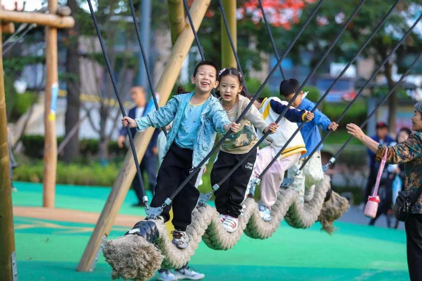 Children play in an ecological park in Qingdao, east China's Shandong province. (Photo by Zhang Ying/People's Daily Online) Children play in an ecological park in Qingdao, east China's Shandong province. (Photo by Zhang Ying/People's Daily Online)