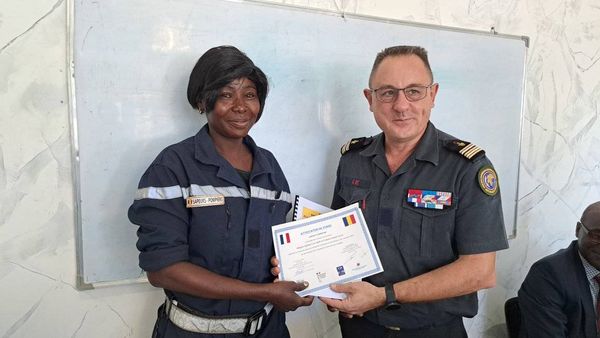 Tchad : 13 sapeurs-pompiers certifiés en secourisme pour former leurs collègues à la Mairie de Ndjamena Tchad : 13 sapeurs-pompiers certifiés en secourisme pour former leurs collègues à la Mairie de Ndjamena