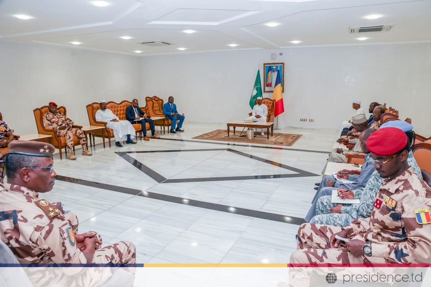 Tchad : Avant son départ pour Riyad, le Président Déby salue le courage des FDS et donne de nouvelles orientations Tchad : Avant son départ pour Riyad, le Président Déby salue le courage des FDS et donne de nouvelles orientations