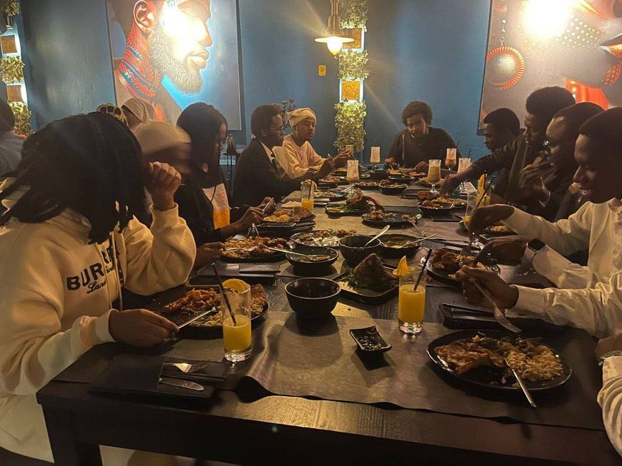 Tchad : Le ministre Abakar Djermah Aumi offre un dîner aux étudiants tchadiens au Rwanda Tchad : Le ministre Abakar Djermah Aumi offre un dîner aux étudiants tchadiens au Rwanda