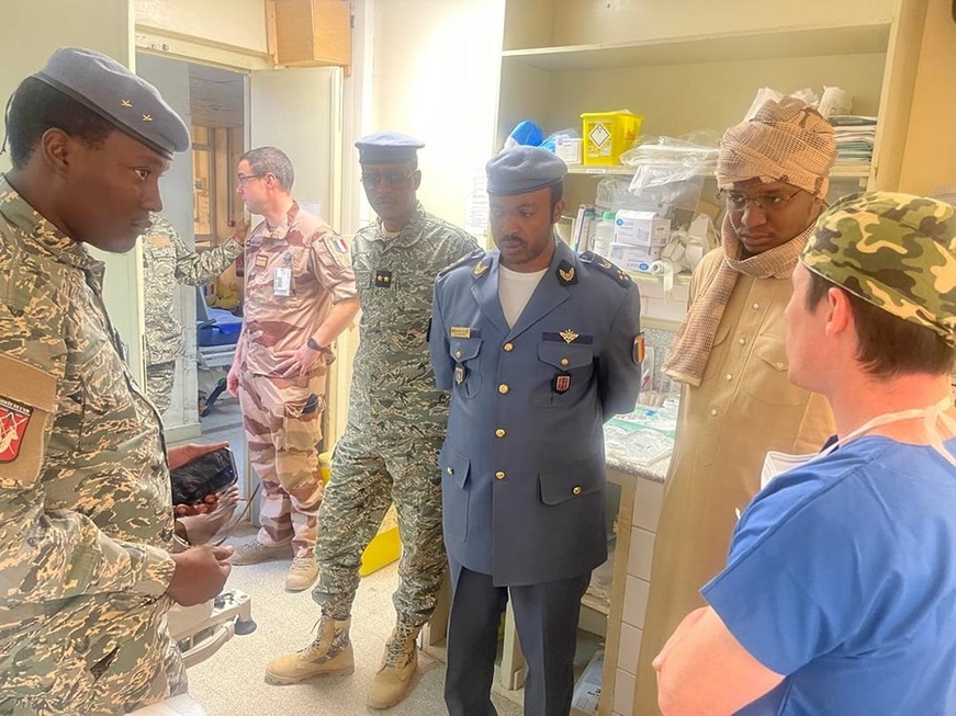 Tchad : le chef d’Etat-major de l’armée de l’air au chevet des blesses Tchad : le chef d’Etat-major de l’armée de l’air au chevet des blesses