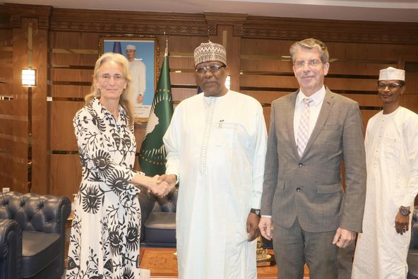 Tchad : le ministre des Affaires étrangères reçoit l’envoyé spécial pour le Sahel de la Suisse Tchad : le ministre des Affaires étrangères reçoit l’envoyé spécial pour le Sahel de la Suisse