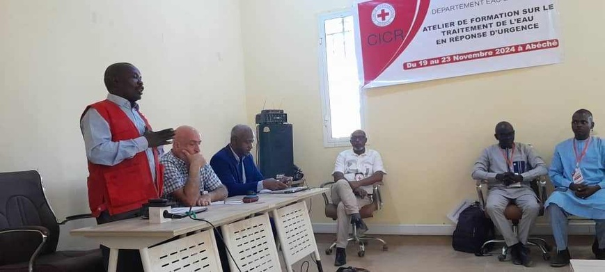 Tchad : à Abéché, le CICR forme une trentaine de volontaires sur le traitement de l'eau potable Tchad : à Abéché, le CICR forme une trentaine de volontaires sur le traitement de l'eau potable
