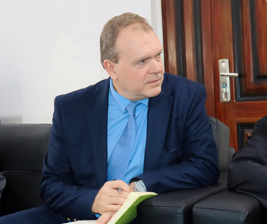 Tchad : le Premier ministre reçoit les Fondations Gates, Dangoté et l’Alliance Gavi Tchad : le Premier ministre reçoit les Fondations Gates, Dangoté et l’Alliance Gavi