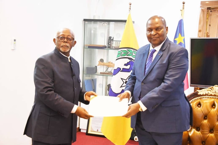 RCA : Le Président Paul Biya dépêche un émissaire auprès de Son Homologue Touadera RCA : Le Président Paul Biya dépêche un émissaire auprès de Son Homologue Touadera