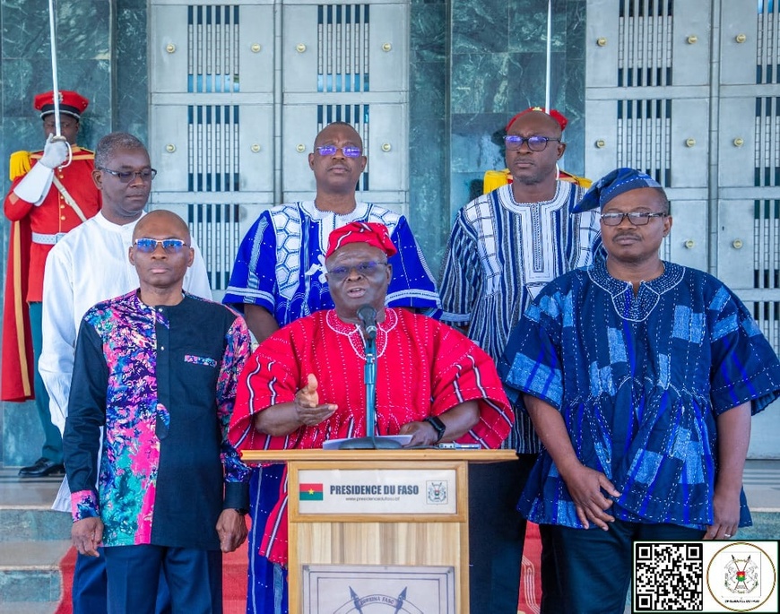Burkina : la Cour des Comptes remet son rapport public au chef de l’Etat Burkina : la Cour des Comptes remet son rapport public au chef de l’Etat