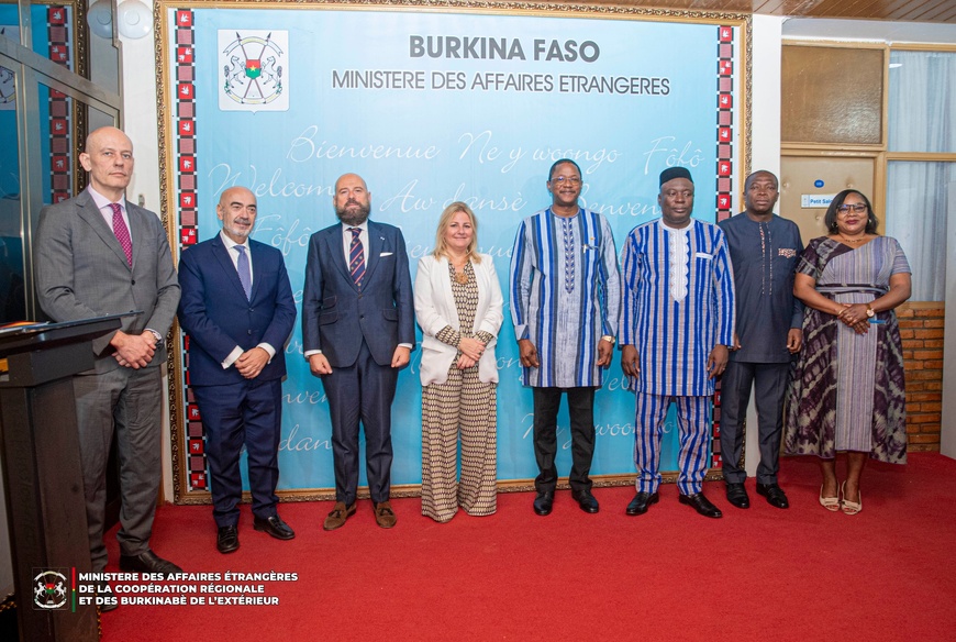 Burkina :  l’Espagne présente sa nouvelle stratégie pour l’Afrique au chef de la diplomatie Burkina :  l’Espagne présente sa nouvelle stratégie pour l’Afrique au chef de la diplomatie