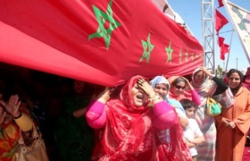 Les sahraouis marocains attendent avec impatience la venue de leur Roi dans les provinces sahariennes