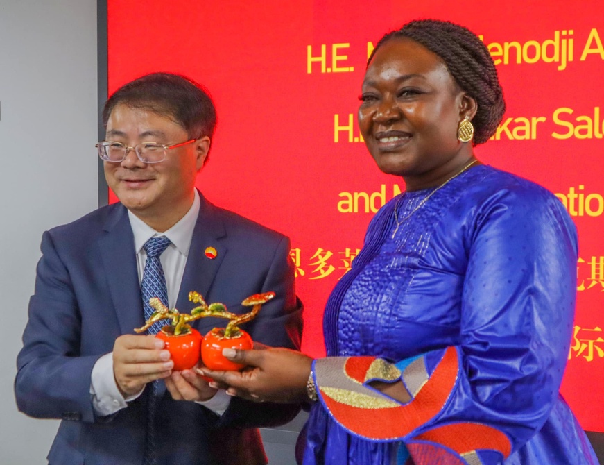 Tchad : Renforcement de la coopération énergétique avec la Chine, la ministre Ndolenodji Alixé Naïmbaye en mission à Pékin Tchad : Renforcement de la coopération énergétique avec la Chine, la ministre Ndolenodji Alixé Naïmbaye en mission à Pékin