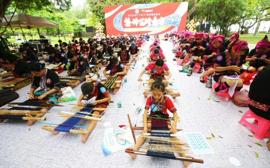A Li textile techniques competition is held in Sanya, south China's Hainan province to celebrate the Shangsi Festival, also known as the Double Third Festival, a traditional festival of the Li ethnic group, April 9, 2024. (Photo by Chen Wenwu/People's Daily Online) A Li textile techniques competition is held in Sanya, south China's Hainan province to celebrate the Shangsi Festival, also known as the Double Third Festival, a traditional festival of the Li ethnic group, April 9, 2024. (Photo by Chen Wenwu/People's Daily Online)