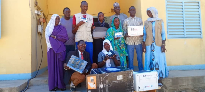 Tchad : la Radio Communautaire de Mongo reçoit un don de matériels de RSF Dakar Tchad : la Radio Communautaire de Mongo reçoit un don de matériels de RSF Dakar