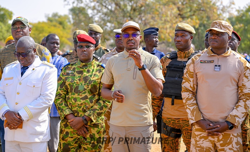 Burkina : le Premier ministre encourage les forces combattantes dans le Centre-Ouest Burkina : le Premier ministre encourage les forces combattantes dans le Centre-Ouest