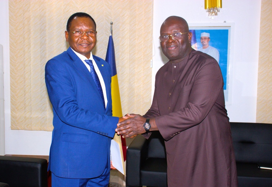 Tchad : le Premier ministre reçoit l’envoyé spécial du président gambien Tchad : le Premier ministre reçoit l’envoyé spécial du président gambien