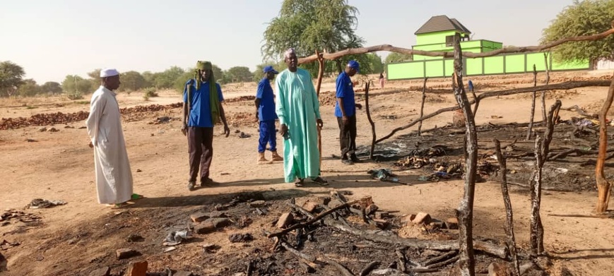 Tchad - Incendie à Mongo : Le maire apporte un soutien immédiat aux sinistrés Tchad - Incendie à Mongo : Le maire apporte un soutien immédiat aux sinistrés