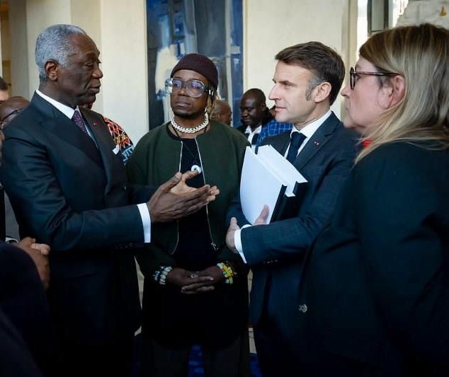 Cameroun-France : le rapport sur les exactions coloniales a été remis au président Macron Cameroun-France : le rapport sur les exactions coloniales a été remis au président Macron