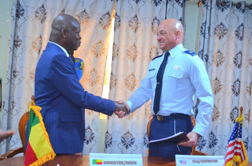 Bénin-US AFRICOM : signature d'un accord d'assistance mutuelle Bénin-US AFRICOM : signature d'un accord d'assistance mutuelle