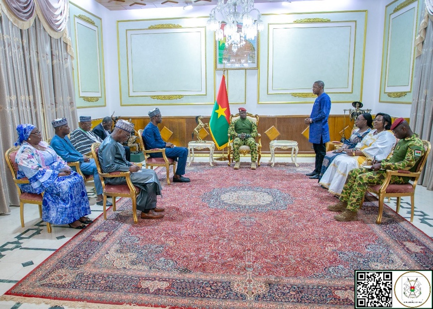 Retrait de la CEDEAO : le président burkinabè reçoit les ministres des Affaires étrangères de l’AES Retrait de la CEDEAO : le président burkinabè reçoit les ministres des Affaires étrangères de l’AES
