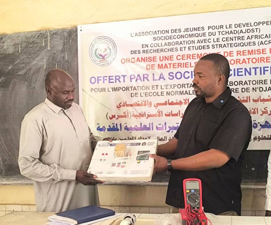 Tchad : L’AJDST remet un don de matériel de laboratoire à l’ENS, offert par la Société Scientifique Arabe Tchad : L’AJDST remet un don de matériel de laboratoire à l’ENS, offert par la Société Scientifique Arabe