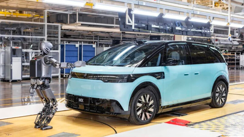 A humanoid robot carries out quality check tasks for the 400,000th vehicle manufactured by Chinese carmaker Zeekr. (Photo by Xu Yang) A humanoid robot carries out quality check tasks for the 400,000th vehicle manufactured by Chinese carmaker Zeekr. (Photo by Xu Yang)