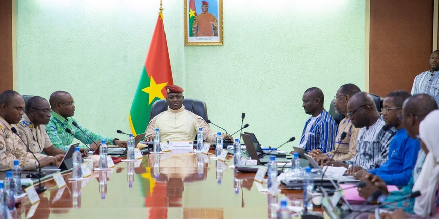 Burkina : réorganisation agraire et foncière, vers une reprise en main par l’État Burkina : réorganisation agraire et foncière, vers une reprise en main par l’État