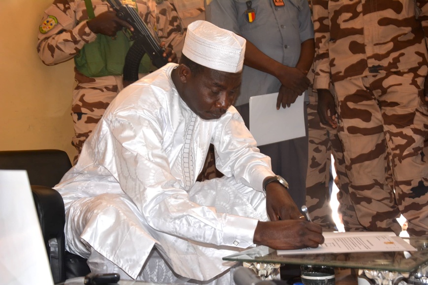 Tchad : Passation de service au ministère de la Justice entre Abderrahim Biremé Hamid et Youssouf Tom Tchad : Passation de service au ministère de la Justice entre Abderrahim Biremé Hamid et Youssouf Tom