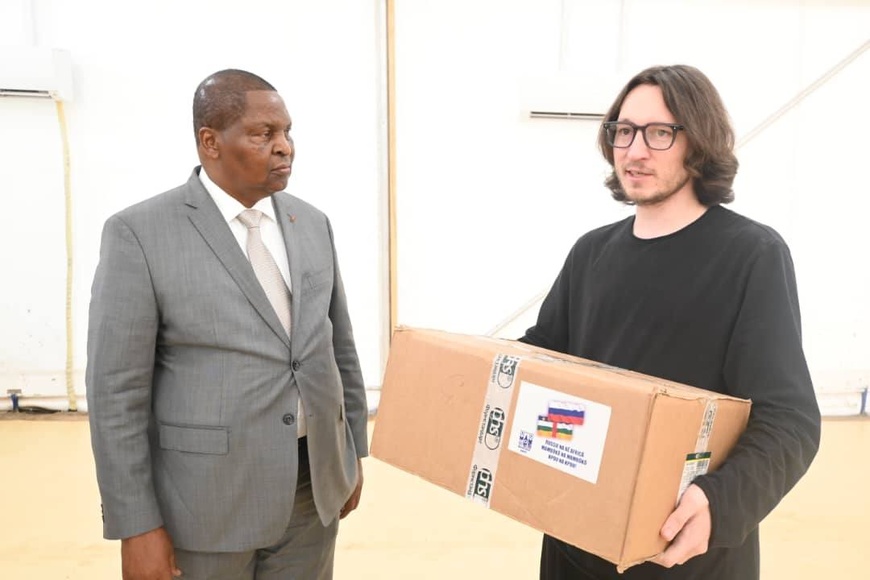 RCA : la Maison Russe offre un lot de médicaments contre le VIH/SIDA RCA : la Maison Russe offre un lot de médicaments contre le VIH/SIDA